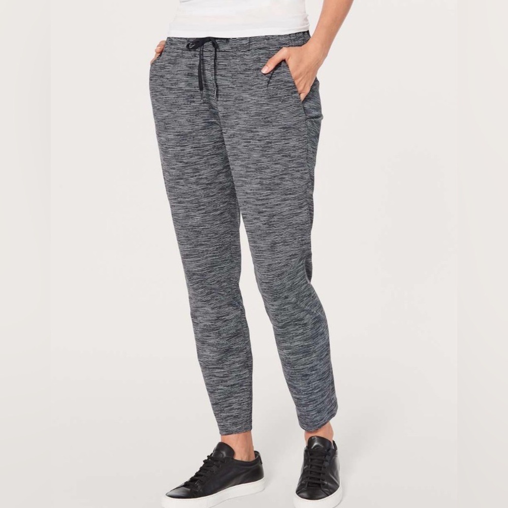 Lululemon On The Fly Pant *28"- Wee Are From Space Black Slate/ Size 6